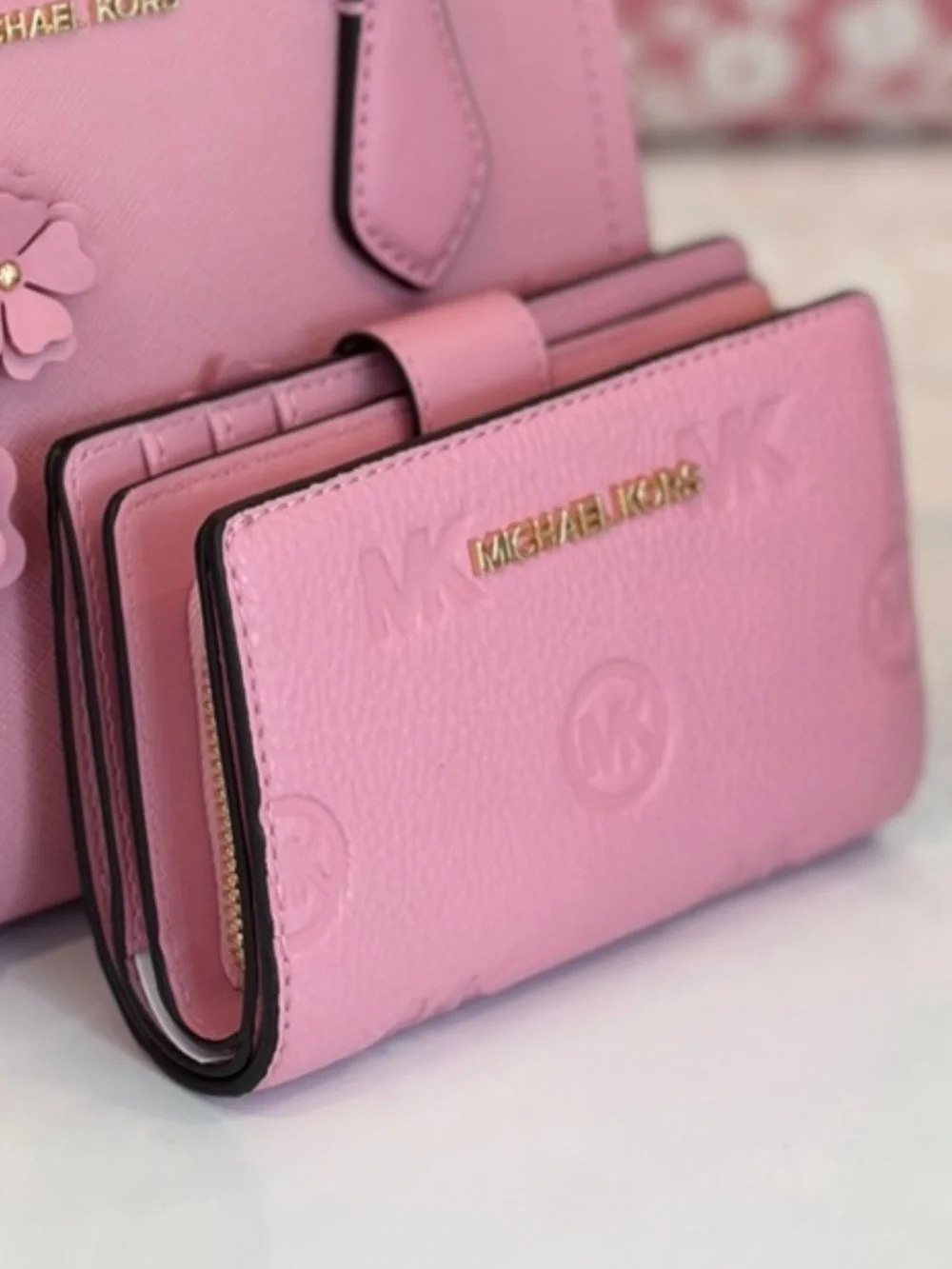 Michael Kors Jet Set Travel Medium Logo Debossed Billfold Wallet Carnation NWT